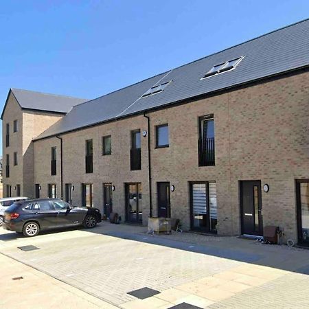 Modern 3 Bed Villa With Free Parking And Garden Close To City Center And Edinburgh Airport Kültér fotó