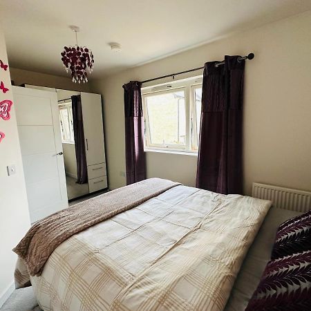 Modern 3 Bed Villa With Free Parking And Garden Close To City Center And Edinburgh Airport Kültér fotó