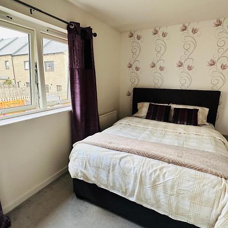 Modern 3 Bed Villa With Free Parking And Garden Close To City Center And Edinburgh Airport Kültér fotó