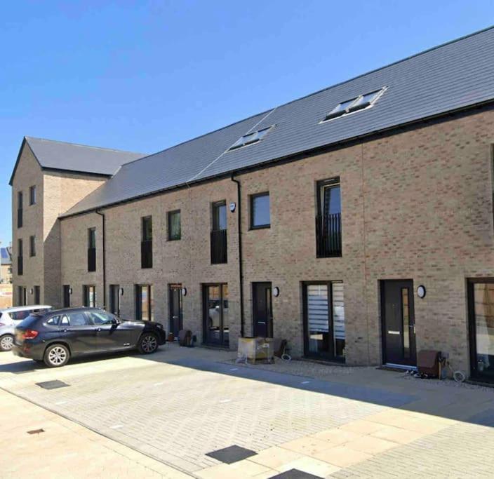 Modern 3 Bed Villa With Free Parking And Garden Close To City Center And Edinburgh Airport Kültér fotó
