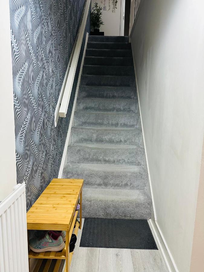 Modern 3 Bed Villa With Free Parking And Garden Close To City Center And Edinburgh Airport Kültér fotó