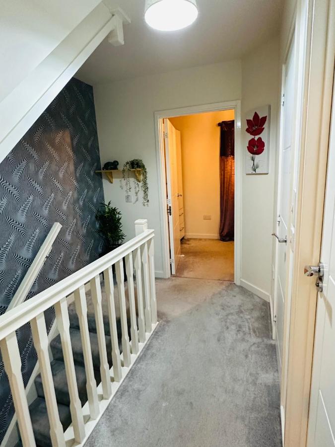 Modern 3 Bed Villa With Free Parking And Garden Close To City Center And Edinburgh Airport Kültér fotó