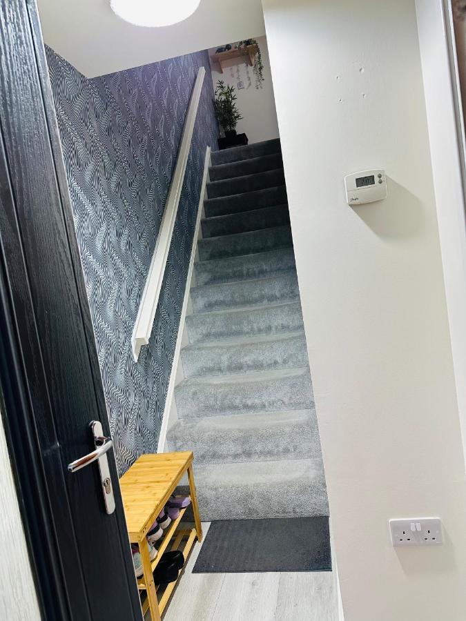 Modern 3 Bed Villa With Free Parking And Garden Close To City Center And Edinburgh Airport Kültér fotó