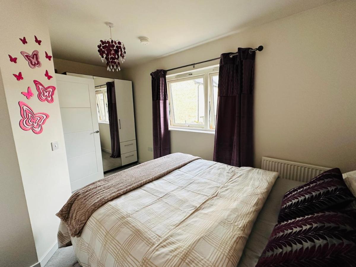 Modern 3 Bed Villa With Free Parking And Garden Close To City Center And Edinburgh Airport Kültér fotó