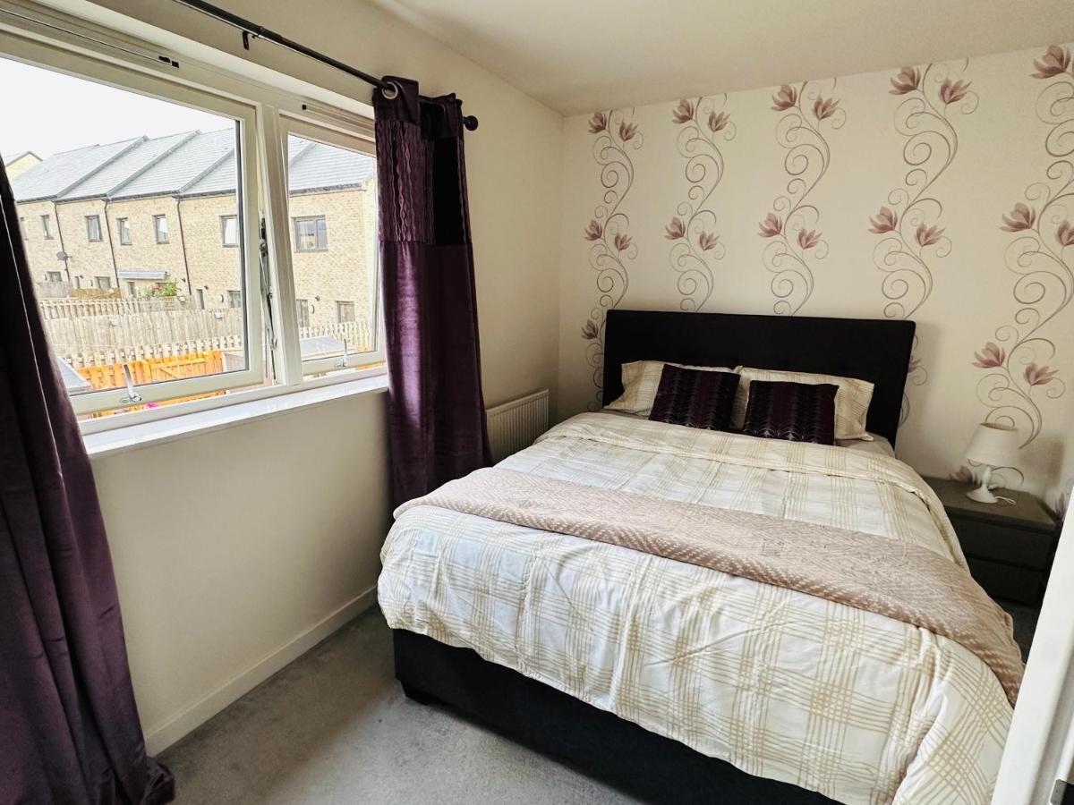 Modern 3 Bed Villa With Free Parking And Garden Close To City Center And Edinburgh Airport Kültér fotó
