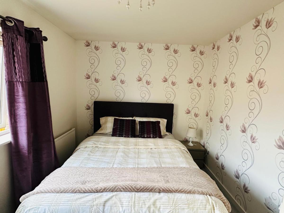 Modern 3 Bed Villa With Free Parking And Garden Close To City Center And Edinburgh Airport Kültér fotó