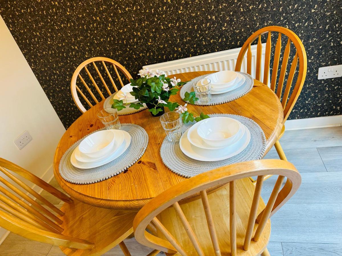 Modern 3 Bed Villa With Free Parking And Garden Close To City Center And Edinburgh Airport Kültér fotó