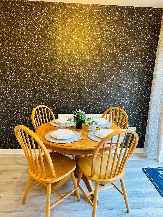 Modern 3 Bed Villa With Free Parking And Garden Close To City Center And Edinburgh Airport Kültér fotó