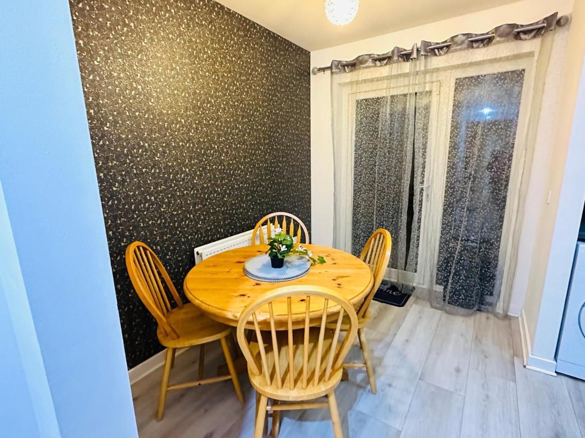 Modern 3 Bed Villa With Free Parking And Garden Close To City Center And Edinburgh Airport Kültér fotó